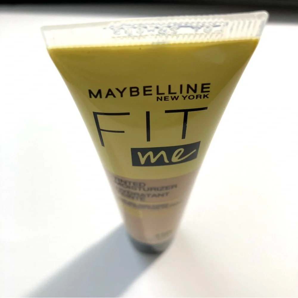 NEW 118 Maybelline Fit Me Tinted Moisturizer with Aloe, Natural Coverage